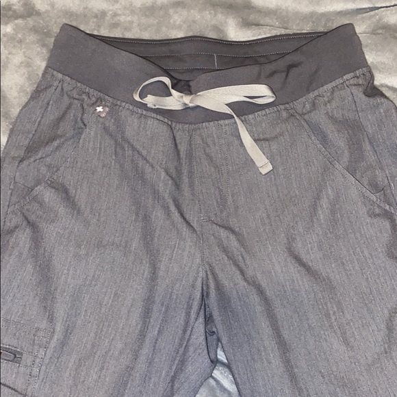 FIG jogger scrubs - Picture 2 of 3